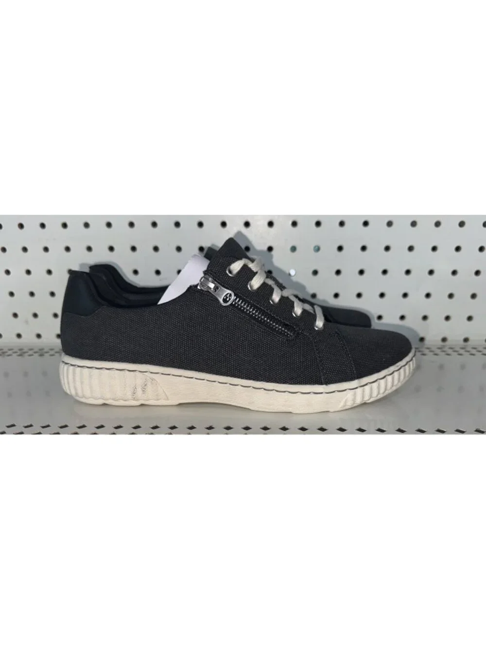 Clarks Caroline Echo Womens Slip On Casual Shoes Sneakers Size 10 Black